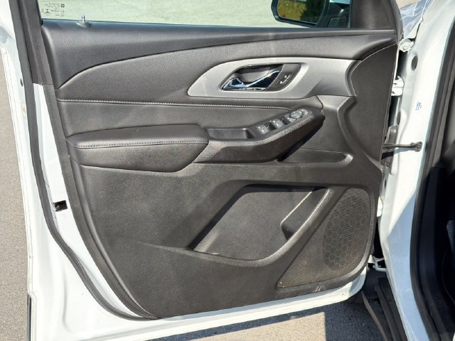 Used 2022 Chevrolet Traverse LT FWD image 16