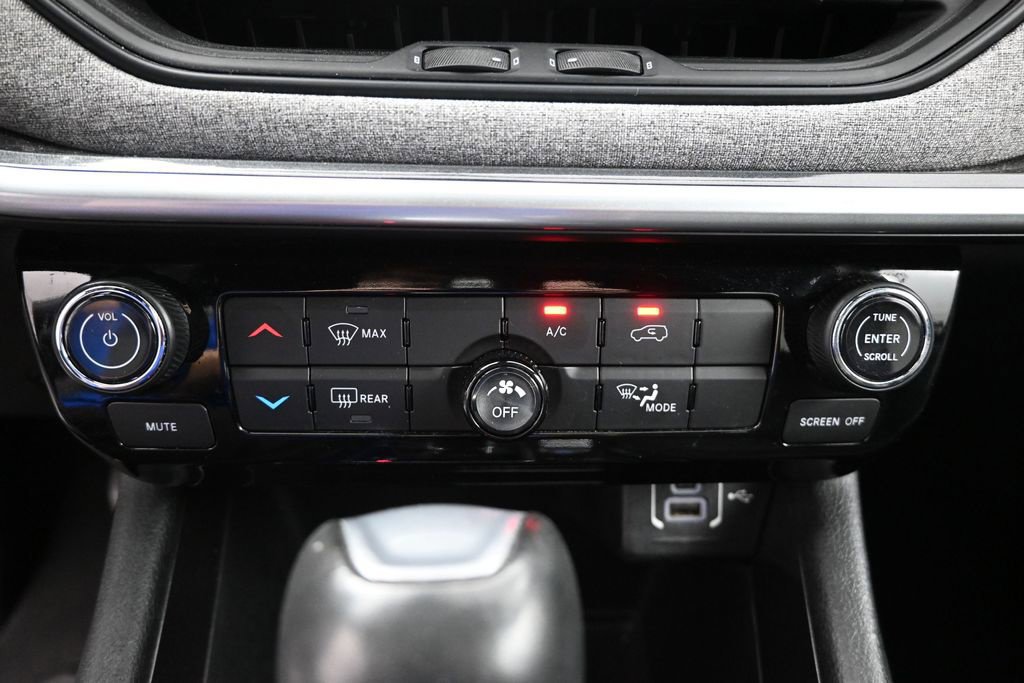 Used 2024 Jeep Compass Latitude AWD/4WD image 24