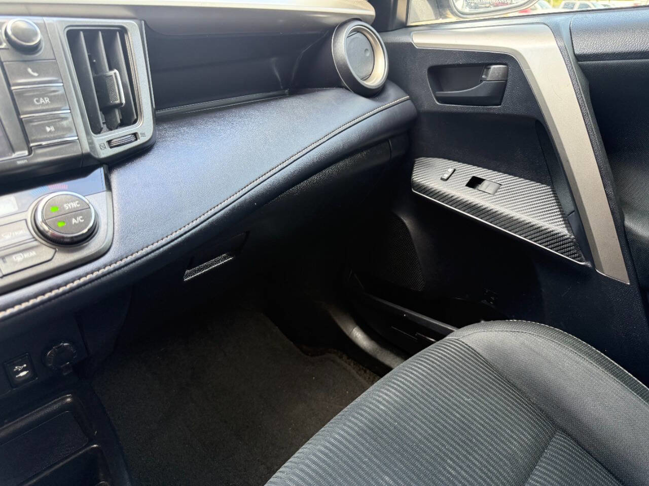 Used 2013 Toyota RAV4 XLE image 16