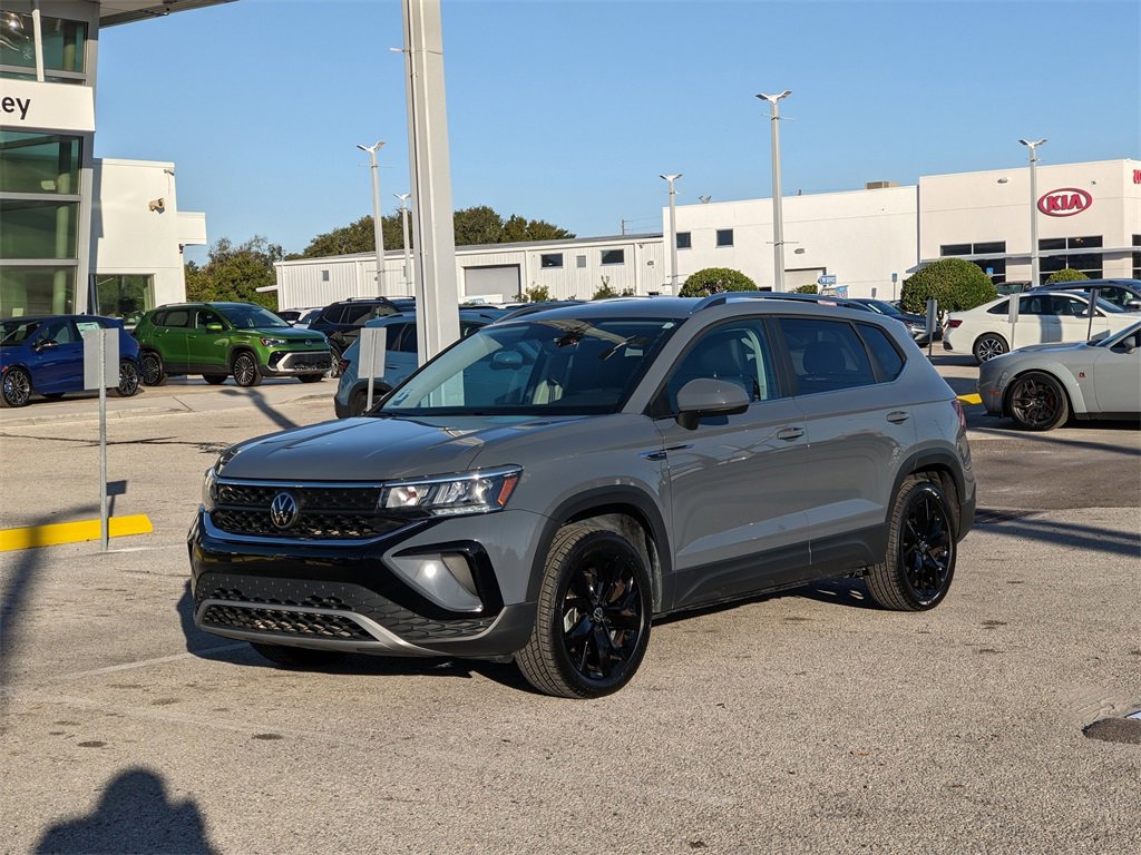 Certified 2023 Volkswagen Taos SE w/ Black Wheel Package image 3