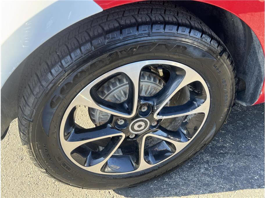 Used 2017 smart fortwo passion image 35