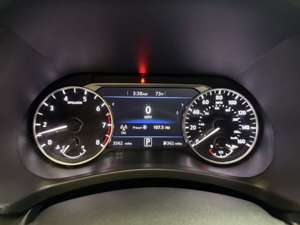Used 2025 Nissan Sentra SR w/ SR Premium Package FWD image 13