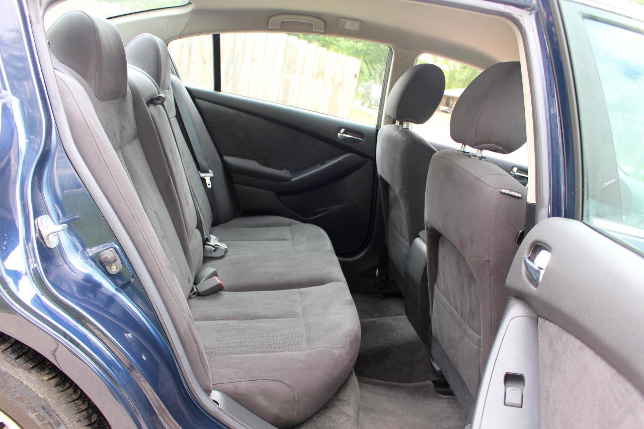 Used 2011 Nissan Altima 3.5 SR FWD image 29