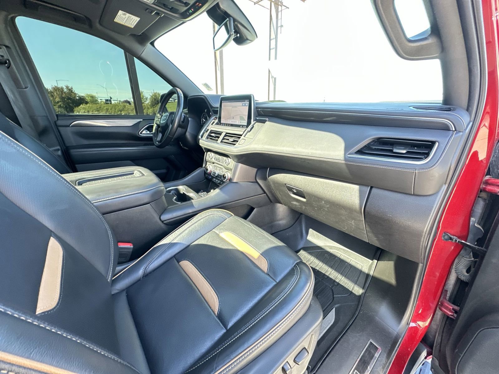 Used 2021 GMC Yukon AT4 w/ AT4 Premium Package AWD/4WD image 30