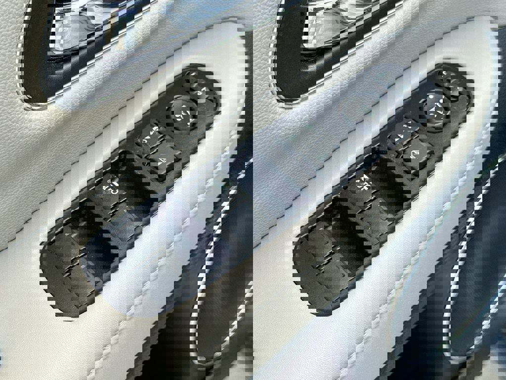 Used 2018 Honda HR-V EX-L image 14