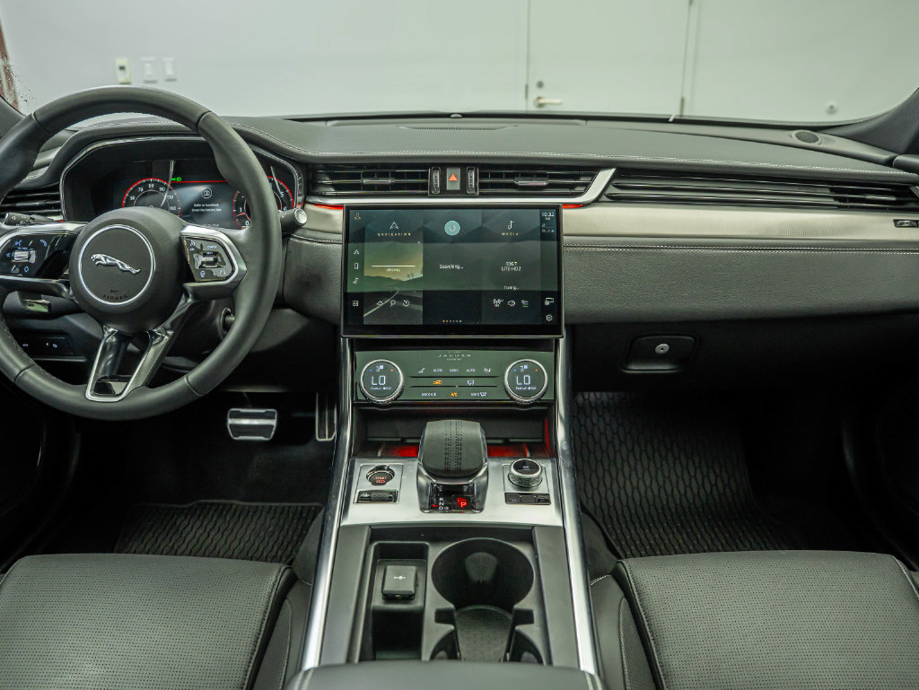 Used 2024 Jaguar XF R-Dynamic SE AWD/4WD image 29