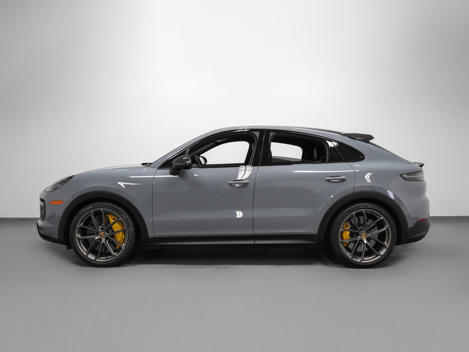 Used 2023 Porsche Cayenne Turbo GT AWD/4WD image 2