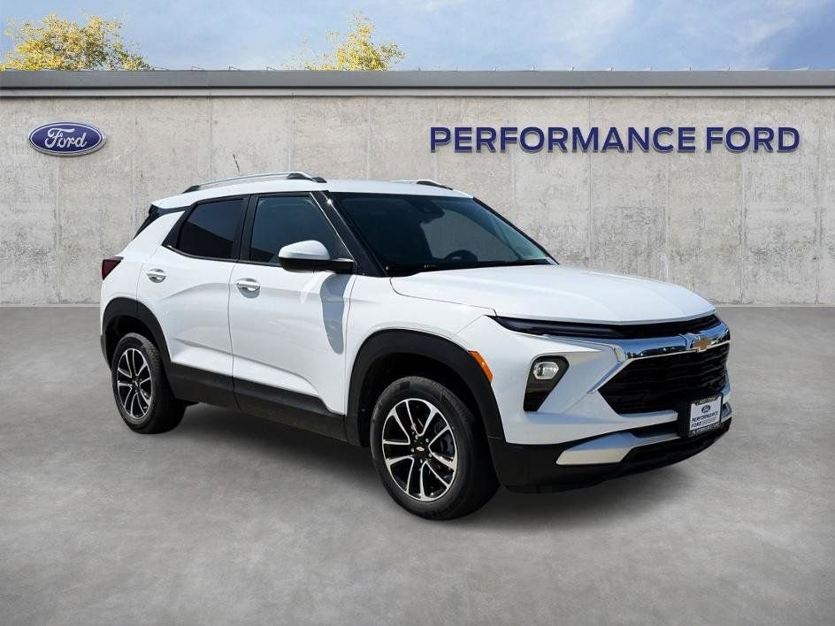 Used 2025 Chevrolet TrailBlazer LT AWD/4WD image 5