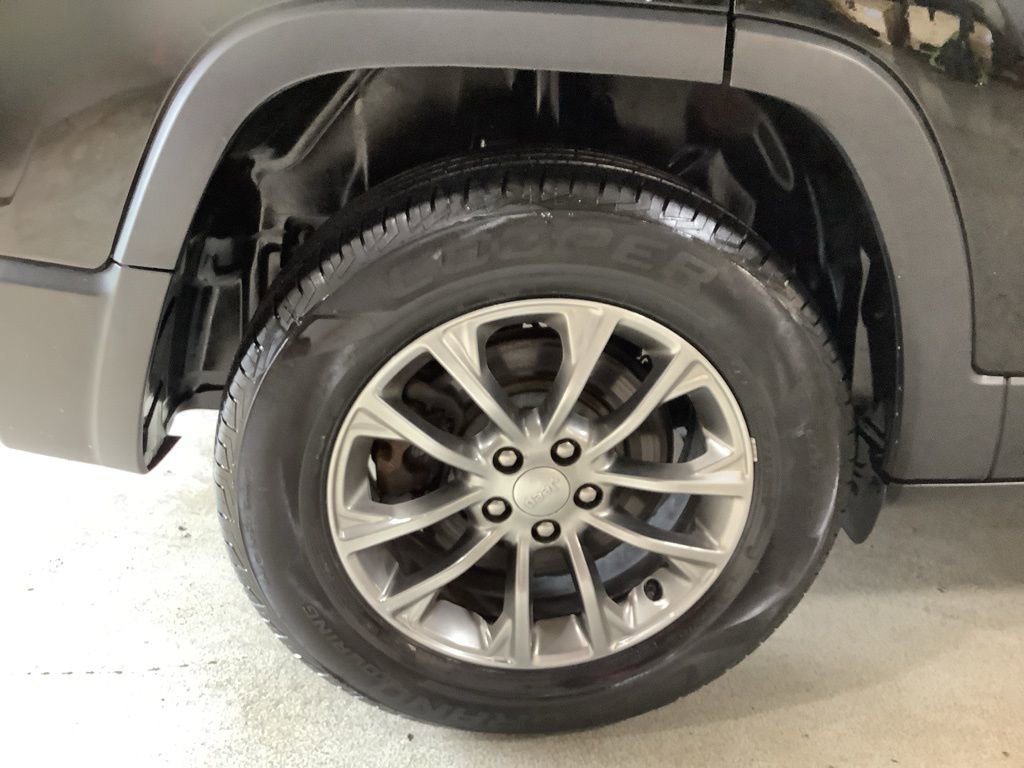 Used 2019 Jeep Cherokee Latitude Plus image 10