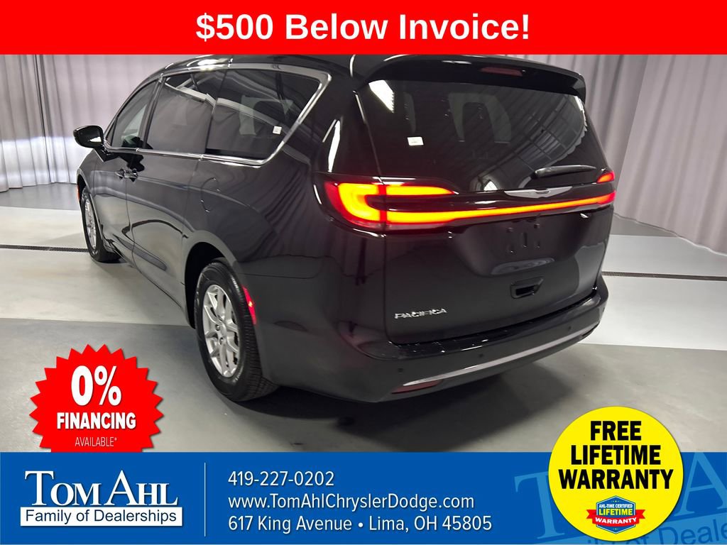 New 2026 Chrysler Pacifica Select image 5