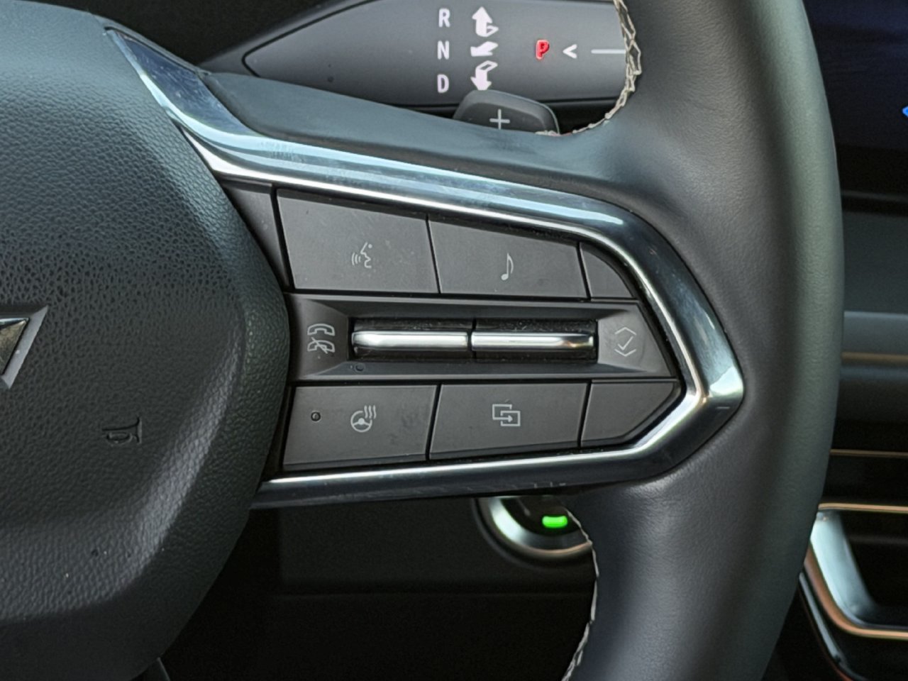 Used 2025 Chevrolet Traverse LT FWD image 12