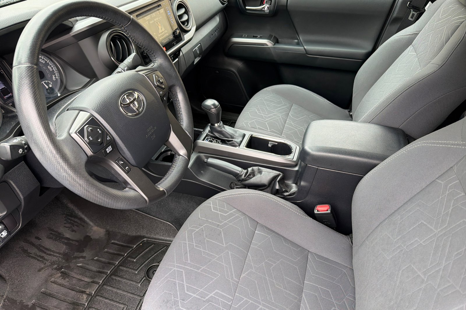 Used 2017 Toyota Tacoma TRD Off-Road image 10