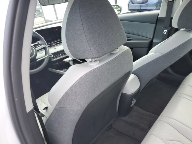 Used 2025 Hyundai Elantra Limited FWD image 13