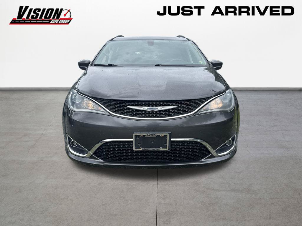 Used 2017 Chrysler Pacifica Touring-L w/ Tire & Wheel Group FWD image 7