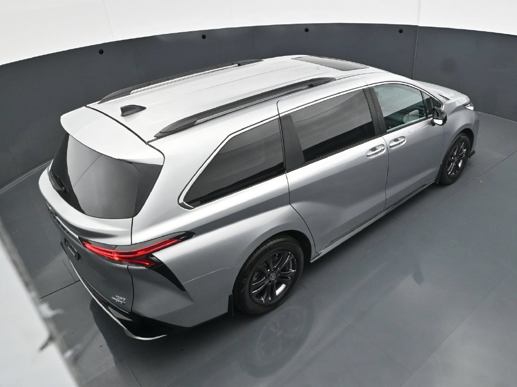 Used 2024 Toyota Sienna XSE AWD/4WD image 40