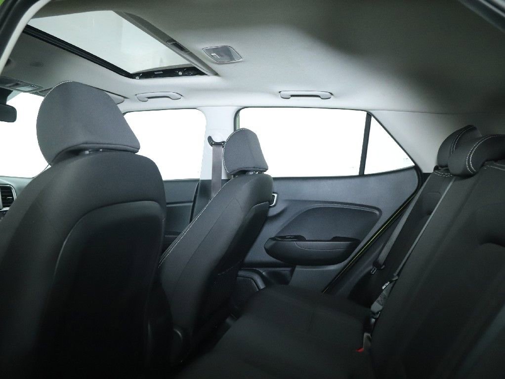 Used 2023 Hyundai Venue SEL FWD image 16