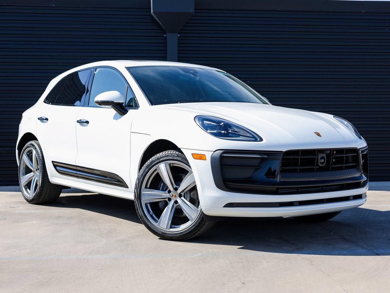 Certified 2026 Porsche Macan Turbo AWD/4WD image 9