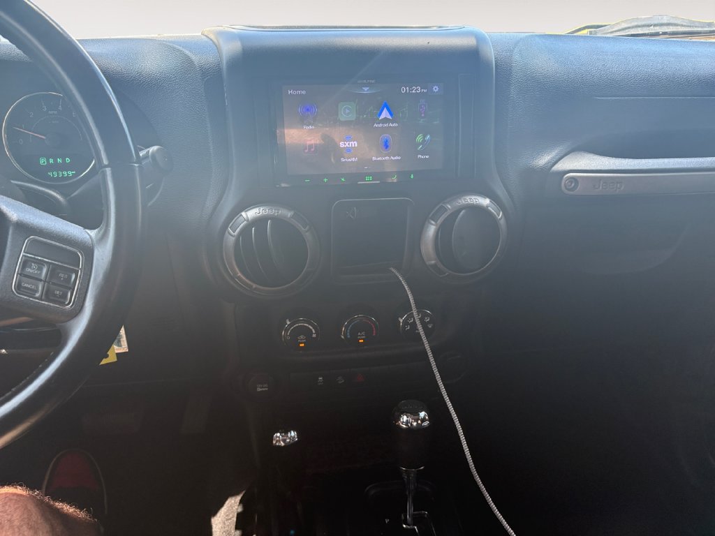 Used 2018 Jeep Wrangler Sport w/ Connectivity Group AWD/4WD image 10