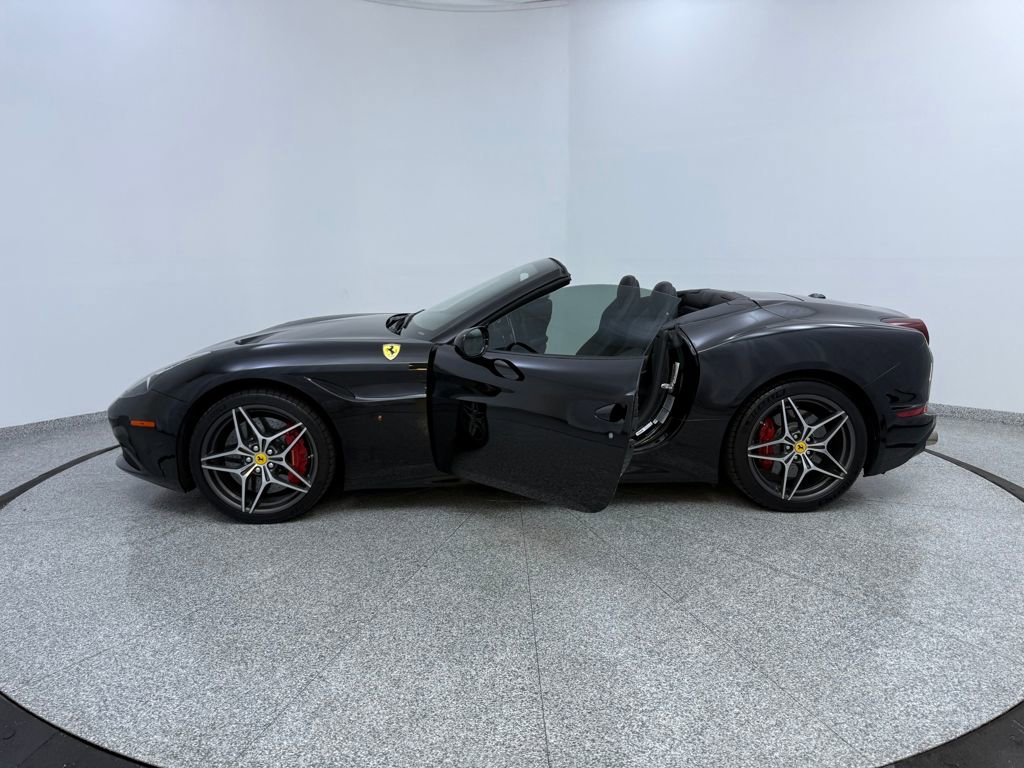 Used 2017 Ferrari California T image 16