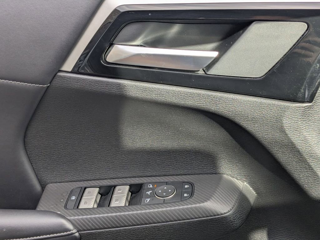 Used 2025 Mitsubishi Outlander SE image 13