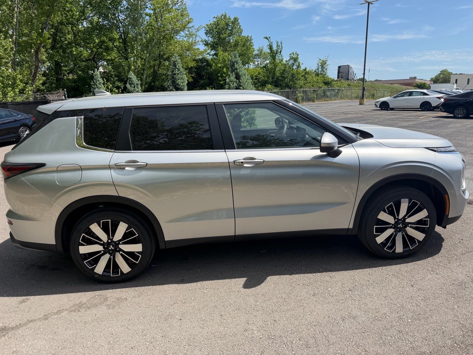 New 2026 Mitsubishi Outlander SE AWD/4WD image 6