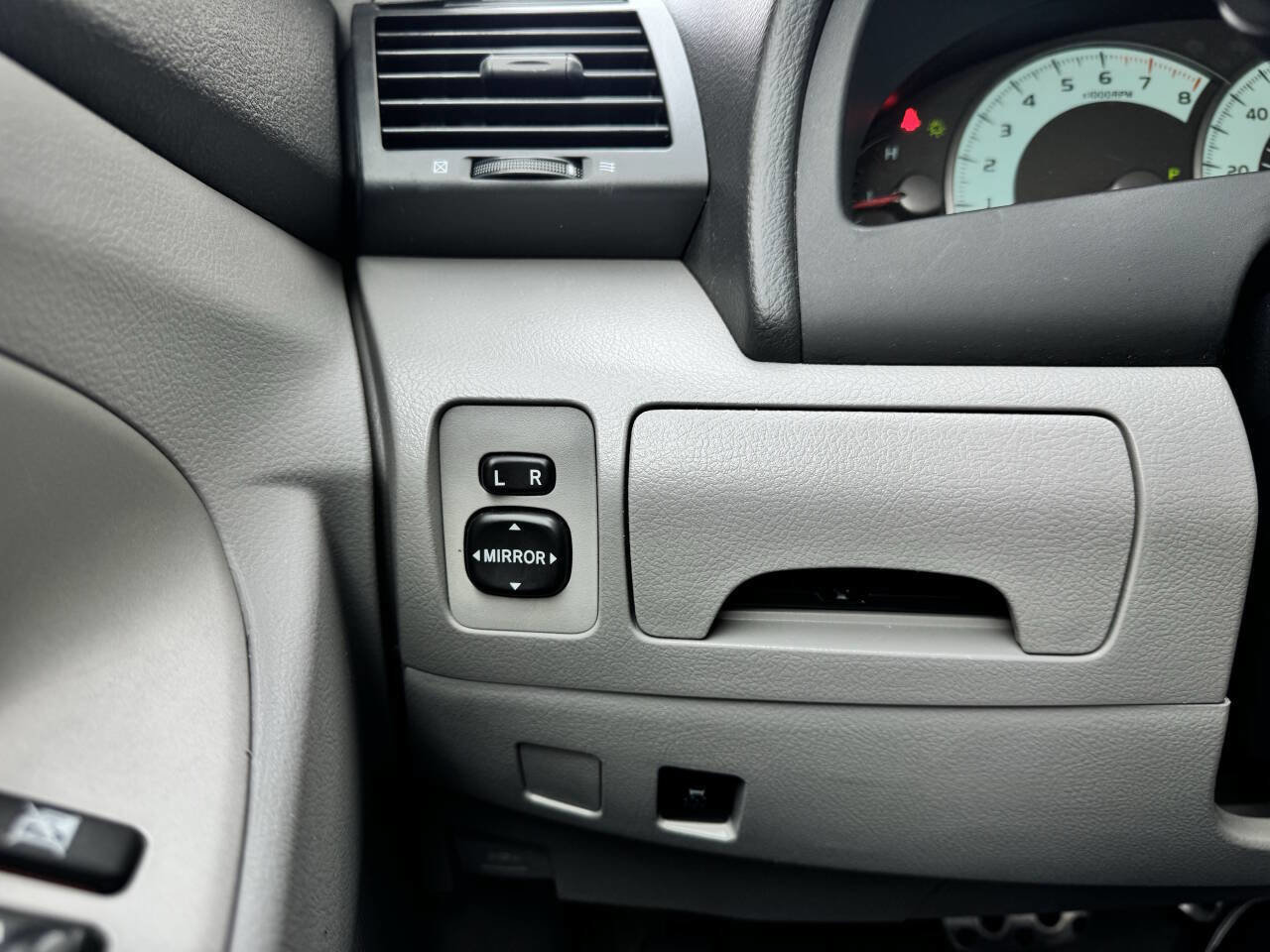 Used 2011 Toyota Camry SE w/ SE Extra-Value Pkg #1 FWD image 28