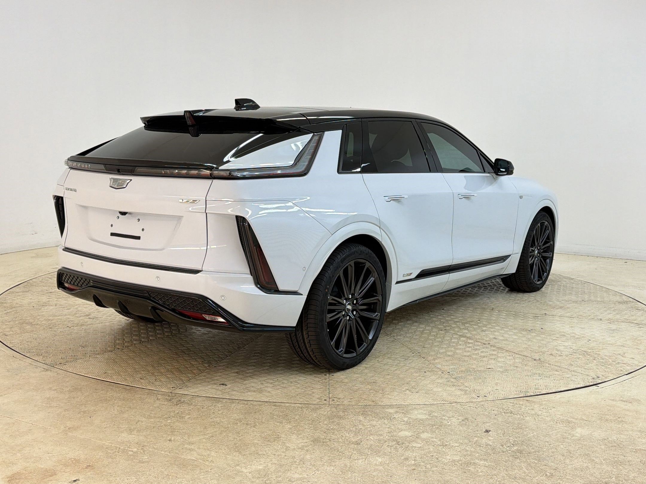 New 2026 Cadillac Lyriq V w/ LPO, Floor Liner Package AWD/4WD image 9