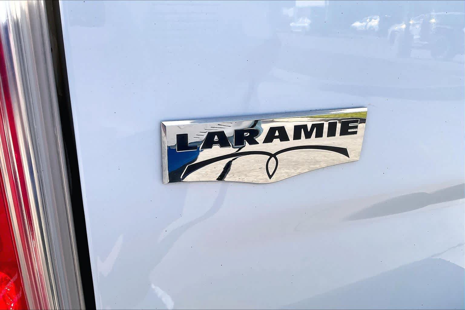 Used 2017 RAM 1500 Laramie AWD/4WD image 10