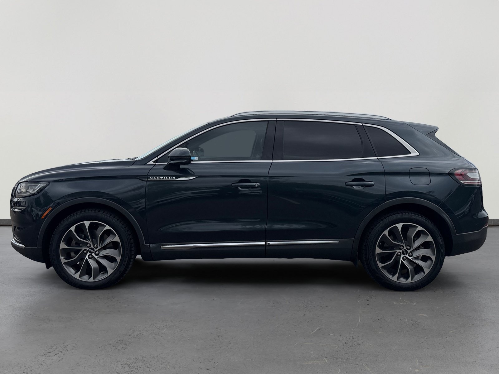 Used 2021 Lincoln Nautilus Reserve w/ Class II Trailer Tow Package AWD/4WD image 2