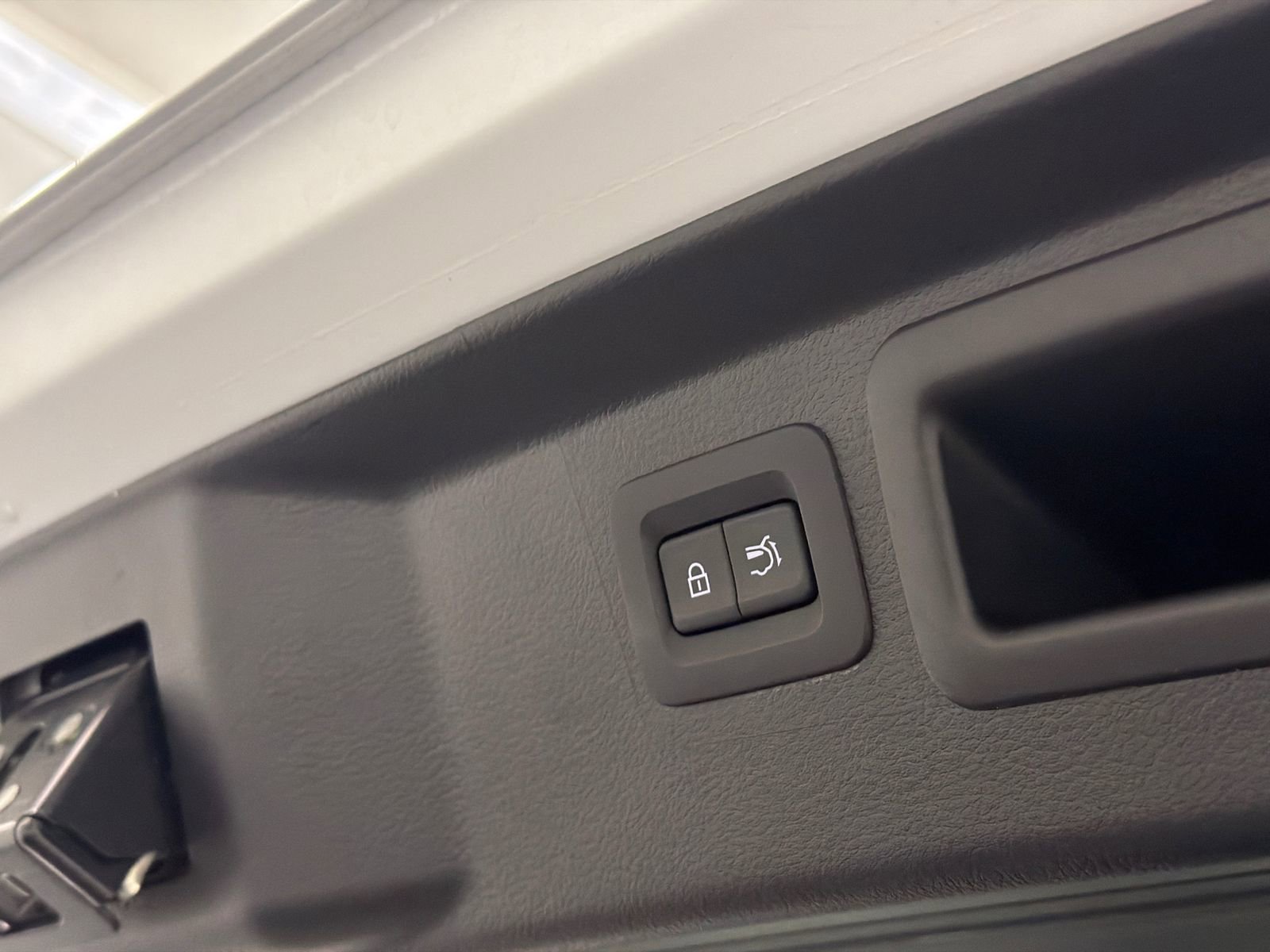 Used 2025 MAZDA CX-50 AWD 2.5 S w/ Preferred Package image 9