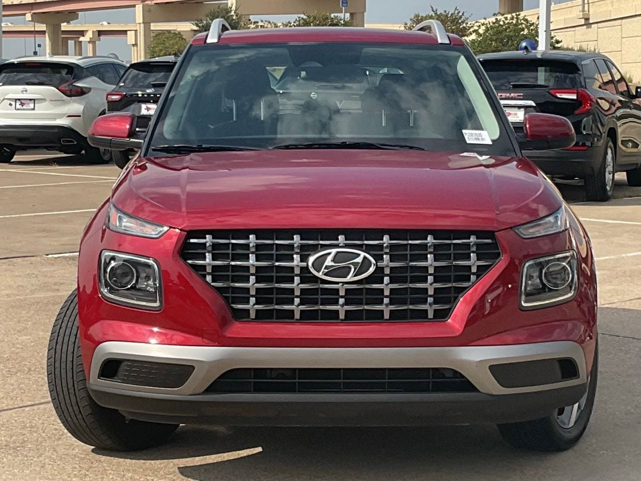 Used 2025 Hyundai Venue SEL FWD image 2