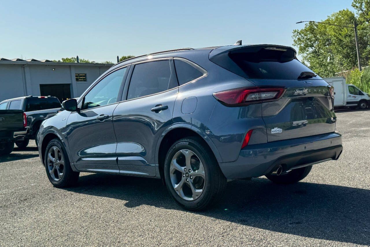 Used 2023 Ford Escape ST-Line w/ Tech Pack #1 AWD/4WD image 5