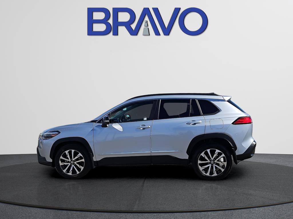 Used 2025 Toyota Corolla Cross XLE image 6