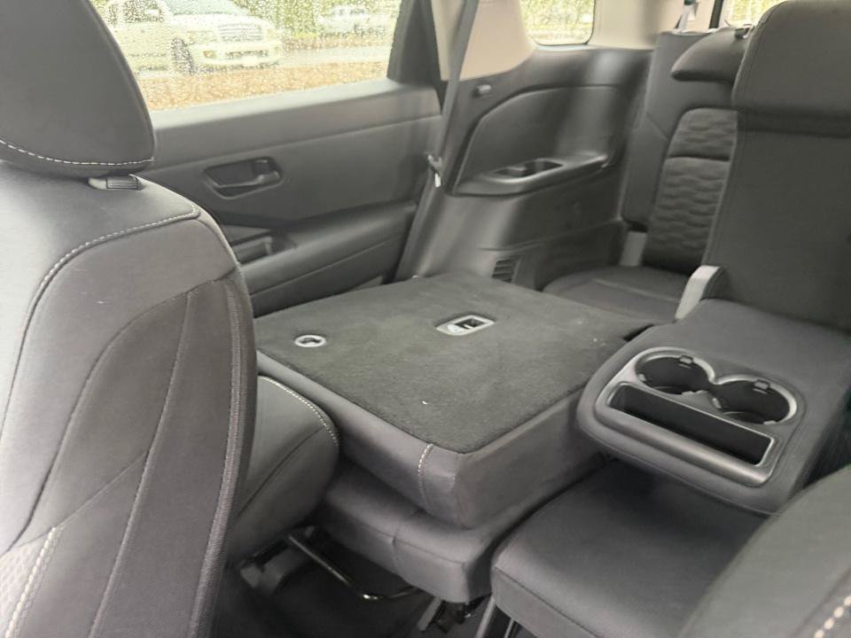 Used 2025 Nissan Pathfinder SV FWD image 29