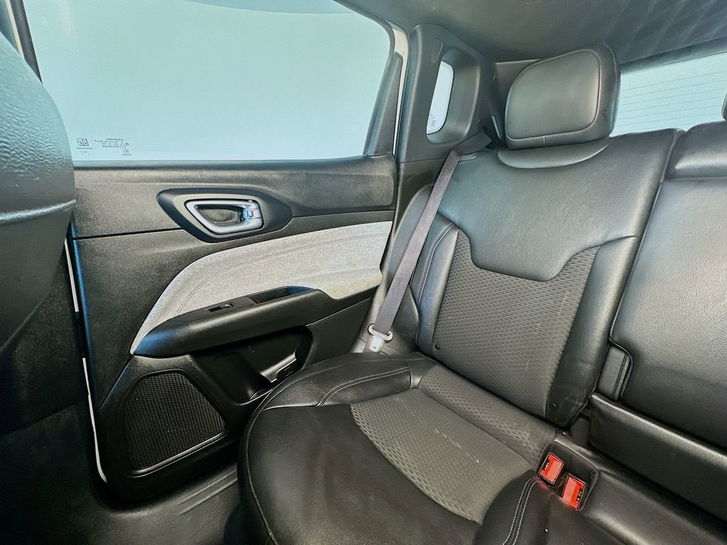 Used 2024 Jeep Compass Latitude image 12