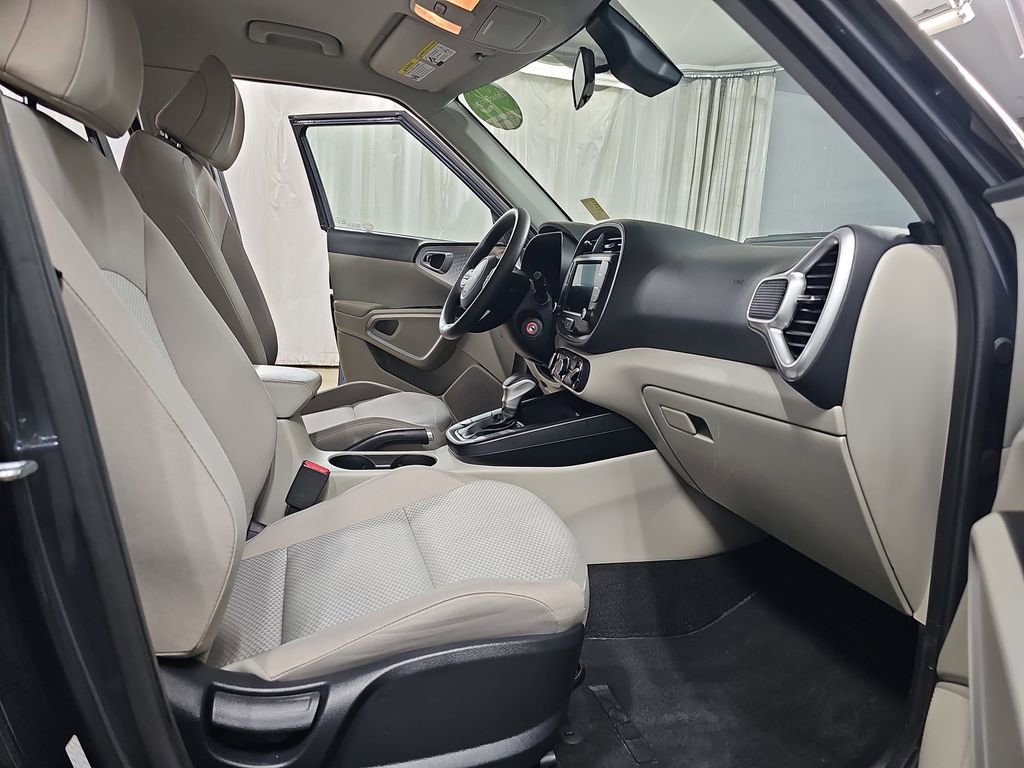 Used 2023 Kia Soul LX image 13