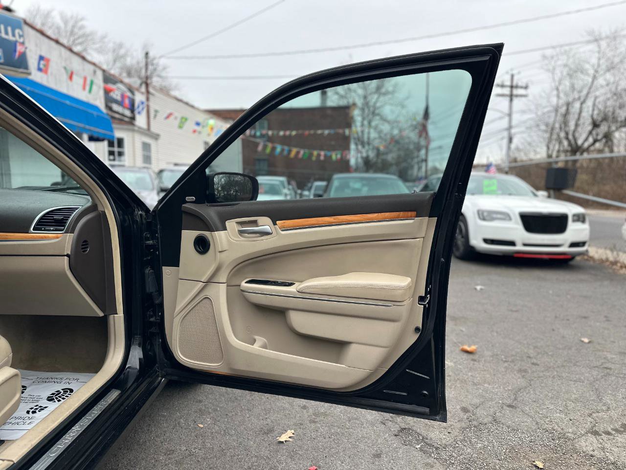 Used 2014 Chrysler 300 C image 48