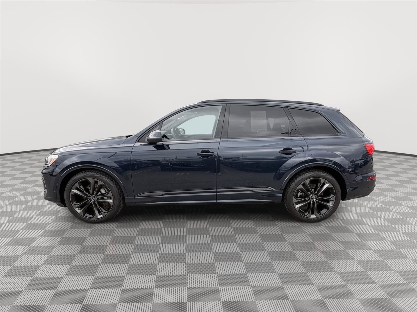 Used 2025 Audi Q7 3.0T Prestige w/ Prestige Package AWD/4WD image 2