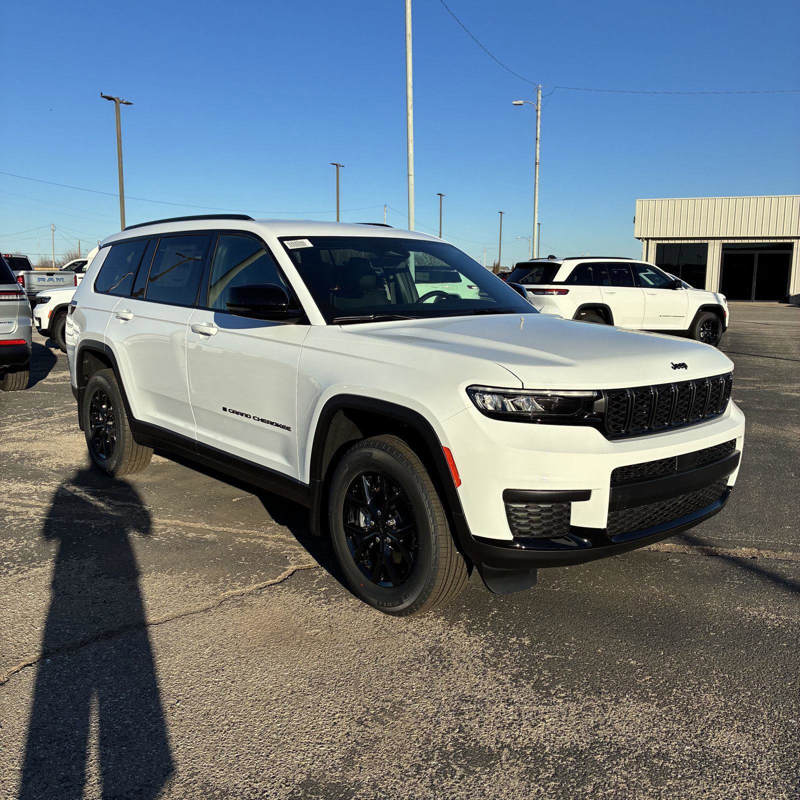 New 2025 Jeep Grand Cherokee L Altitude image 14