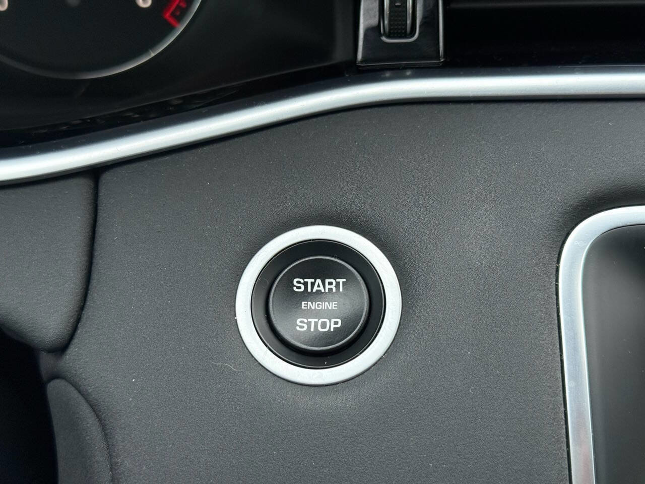 Used 2020 Land Rover Range Rover Evoque S image 28