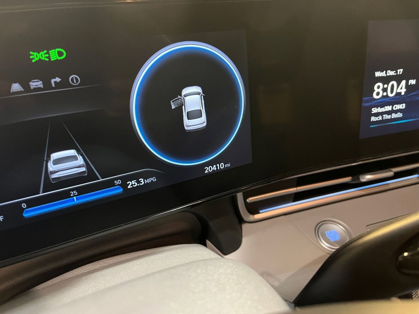 Used 2025 Hyundai Elantra SEL image 40