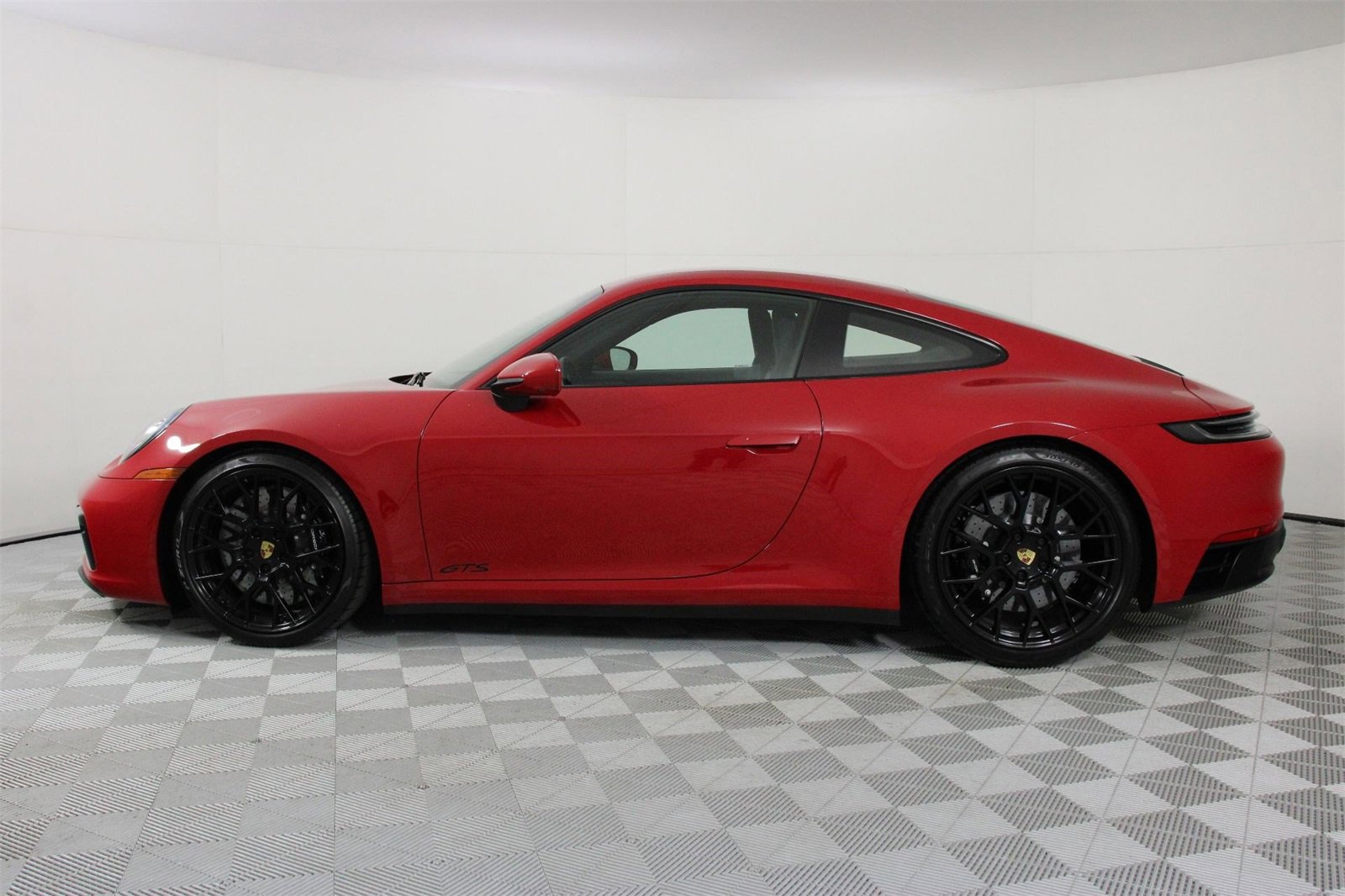 Used 2024 Porsche 911 Carrera GTS image 2