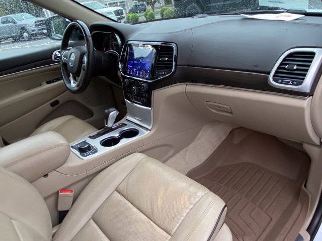 Used 2019 Jeep Grand Cherokee Overland AWD/4WD image 24