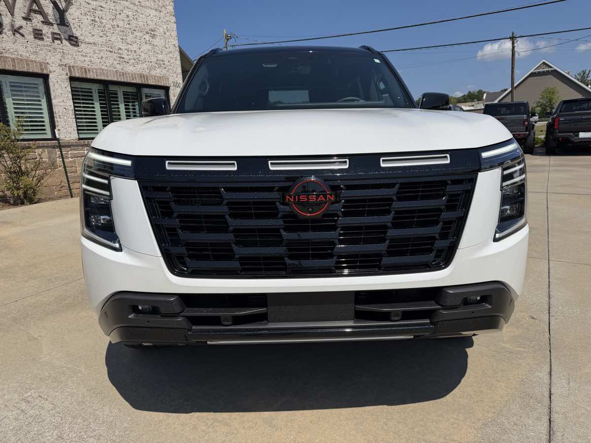 Used 2025 Nissan Armada PRO-4X w/ Pro-4X Premium Package AWD/4WD image 3