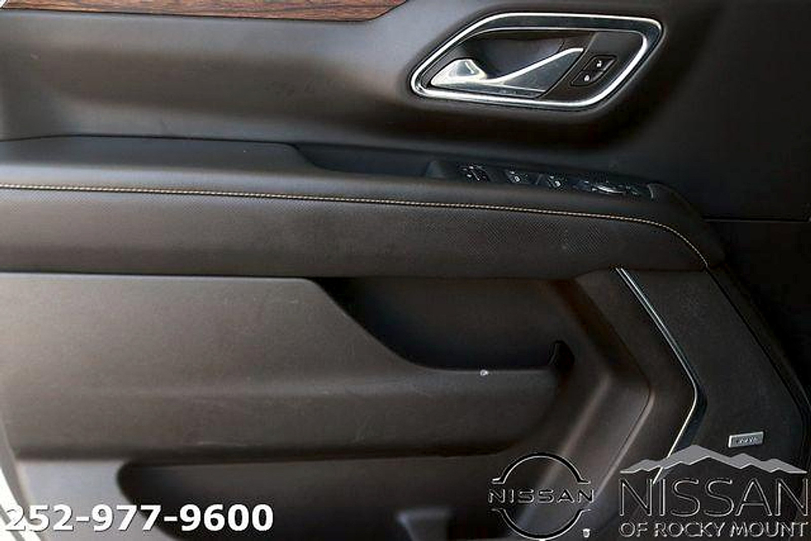 Used 2023 Chevrolet Suburban Premier RWD image 10