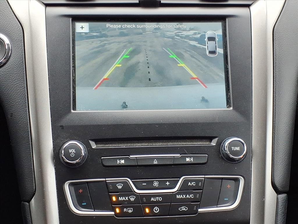 Used 2017 Ford Fusion SE w/ Equipment Group 201A image 16