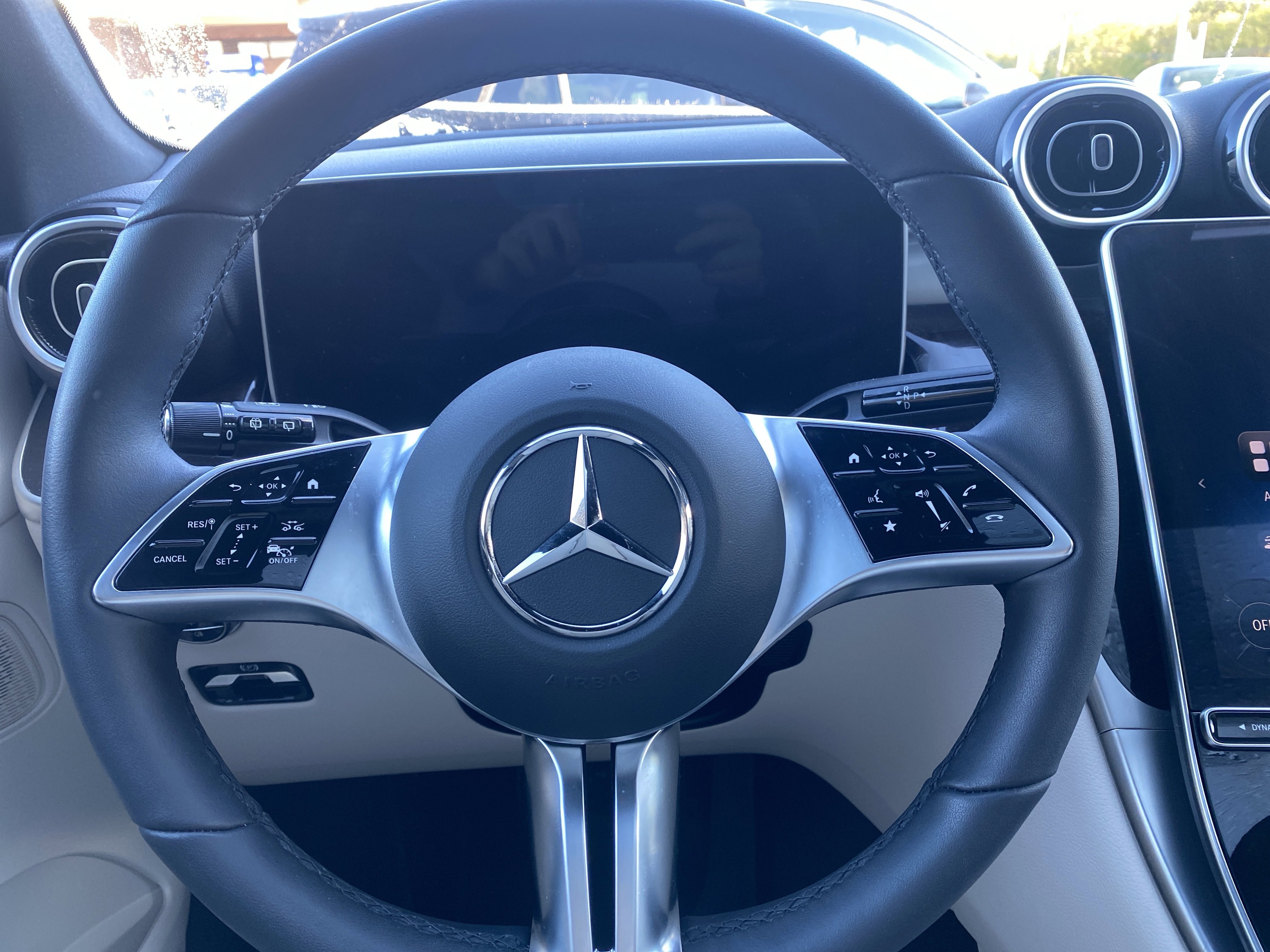 Used 2025 Mercedes-Benz GLC 300 4MATIC image 9