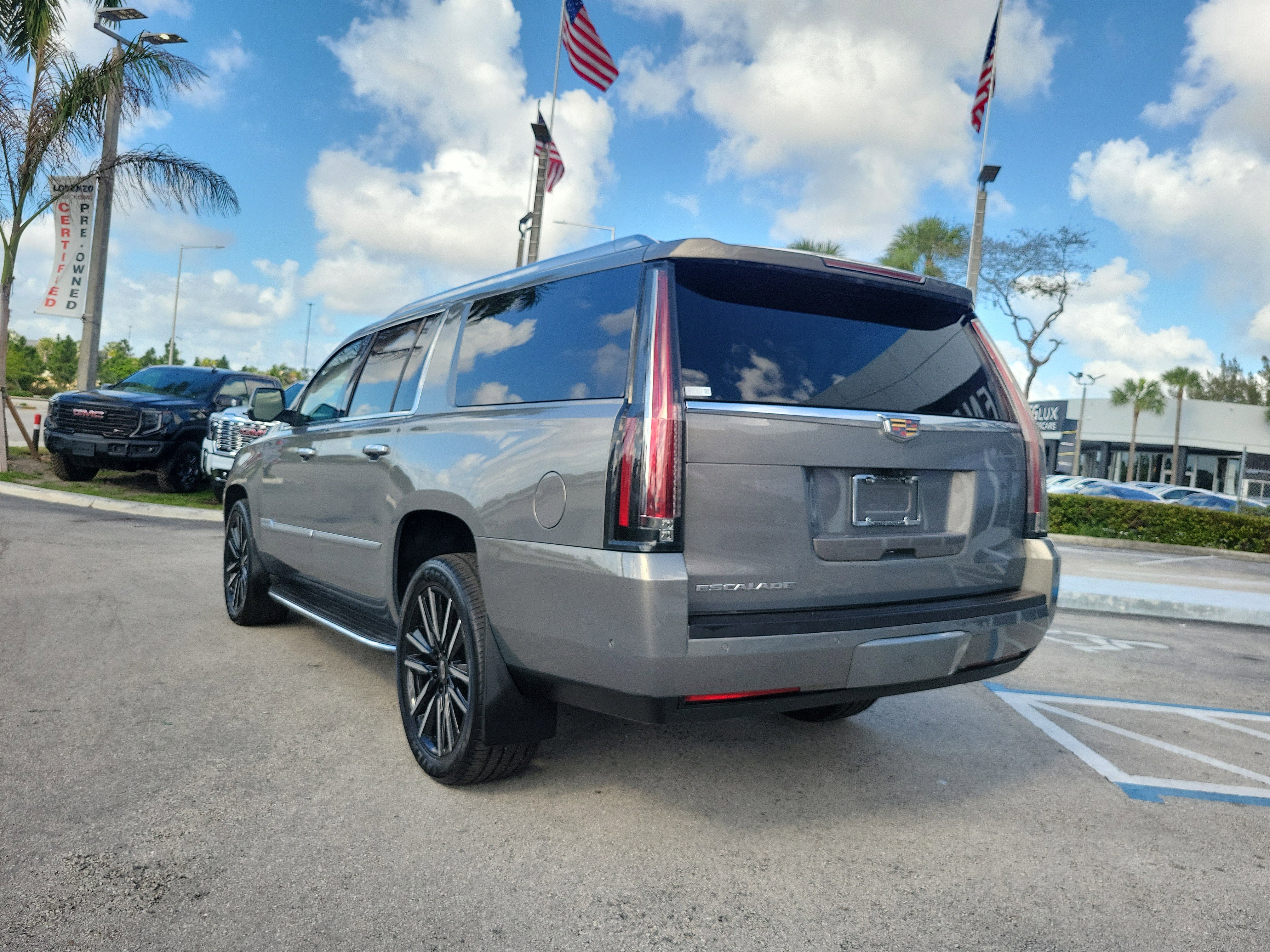Used 2018 Cadillac Escalade ESV Luxury image 7