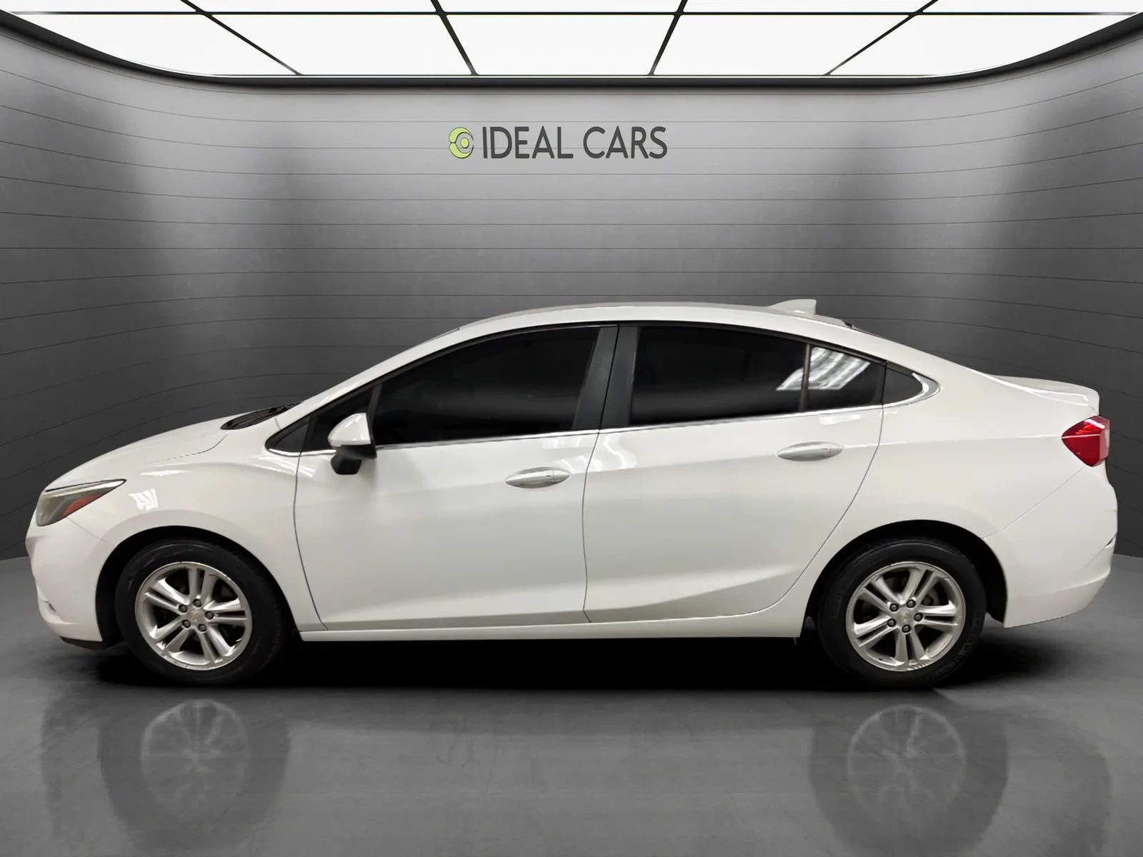 Used 2017 Chevrolet Cruze LT w/ Convenience Package FWD image 8