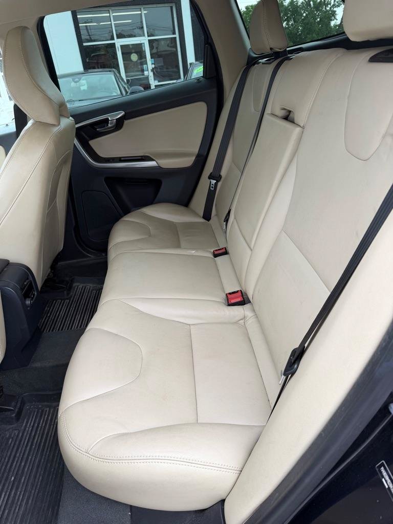 Used 2016 Volvo XC60 T6 Platinum w/ Climate Package AWD/4WD image 18
